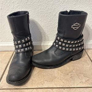 Size 8M Harley Davidson studded ankle boots